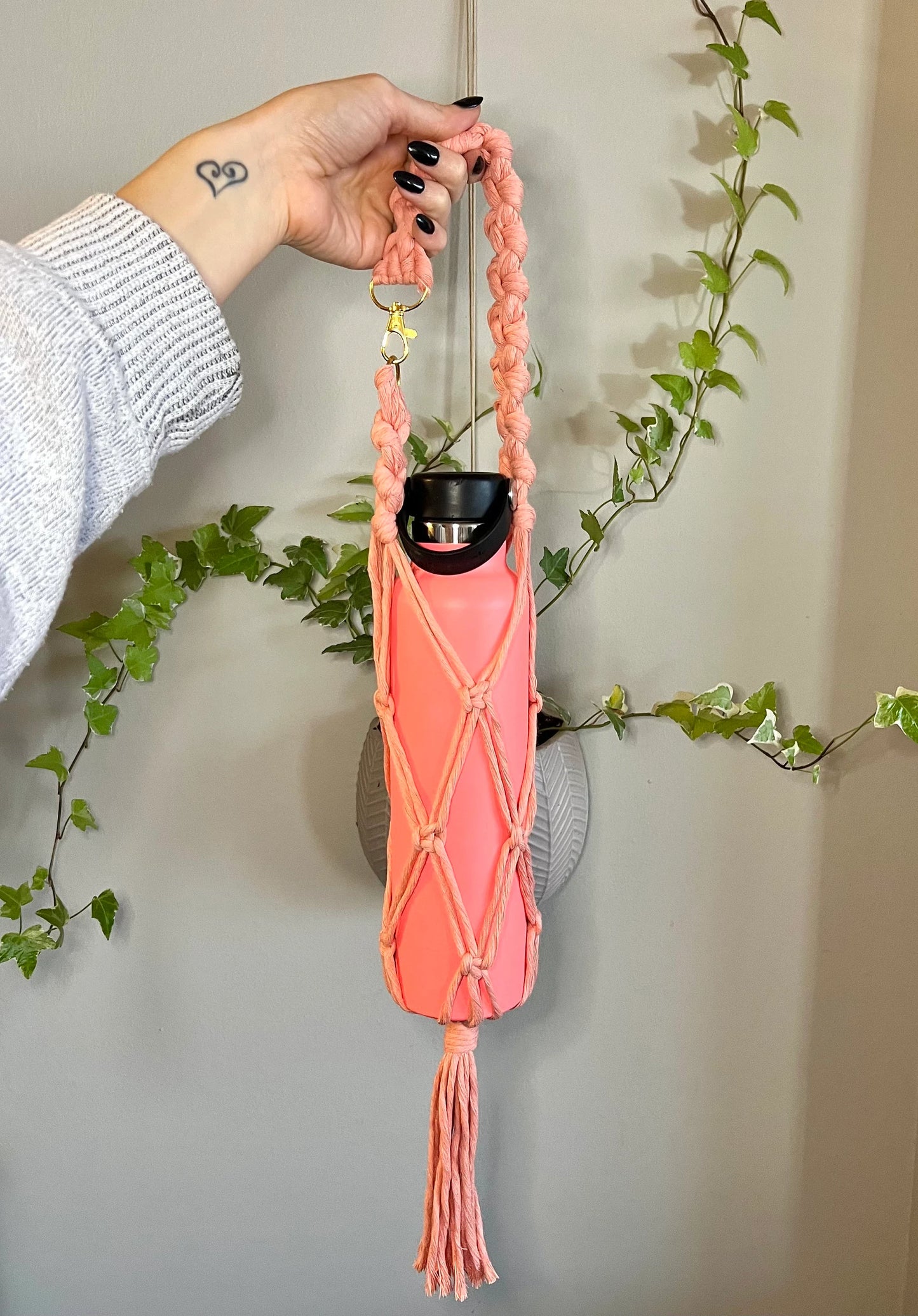 Macrame Bottle Holder with Clip